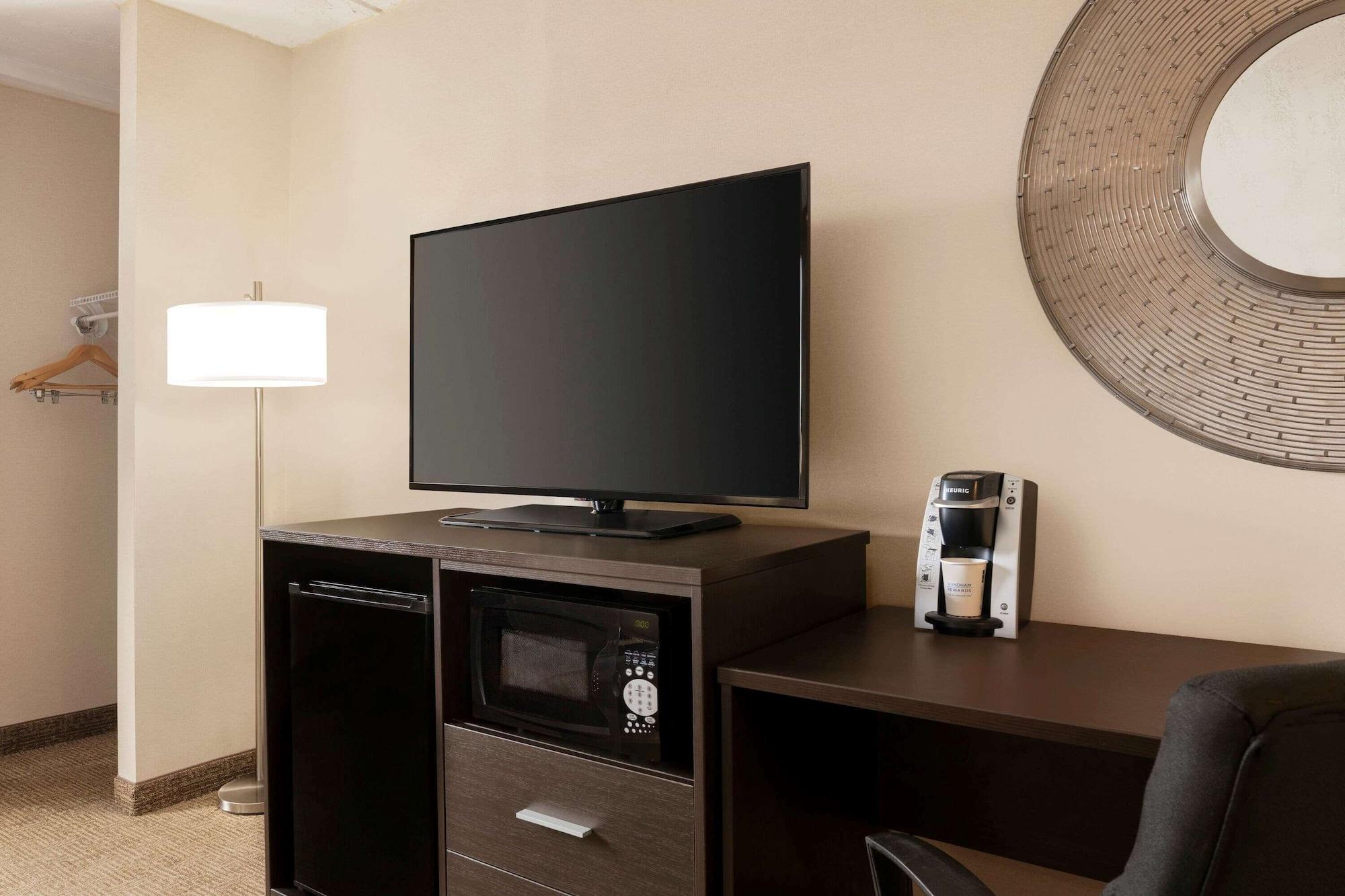 Days Inn By Wyndham Airport/Maine Mall South Portland Εξωτερικό φωτογραφία